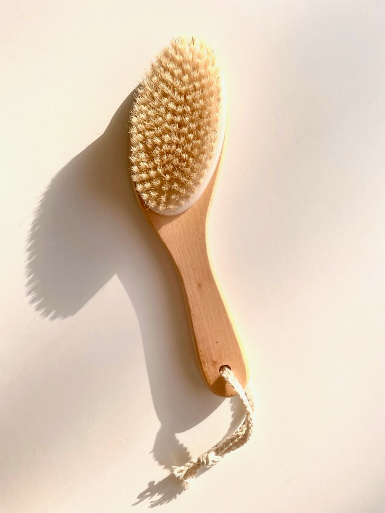 Curved Handle Dry Brush